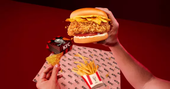  KFC e DORITOS se unem em collab inédita para entregar sabor intenso e crocância imbatível
